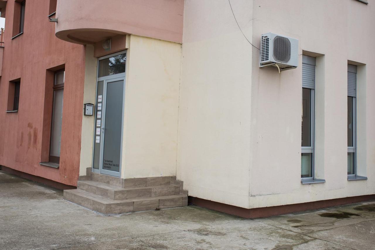 Top Apartment Ni Екстериор снимка